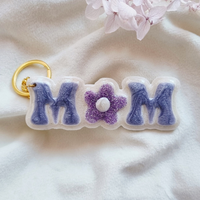 Porte-clé MOM en résine – Cadeau maman original