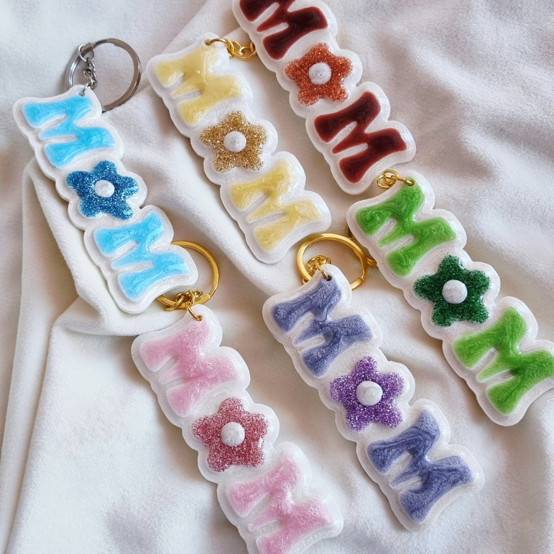 Porte-clé MOM en résine – Cadeau maman original
