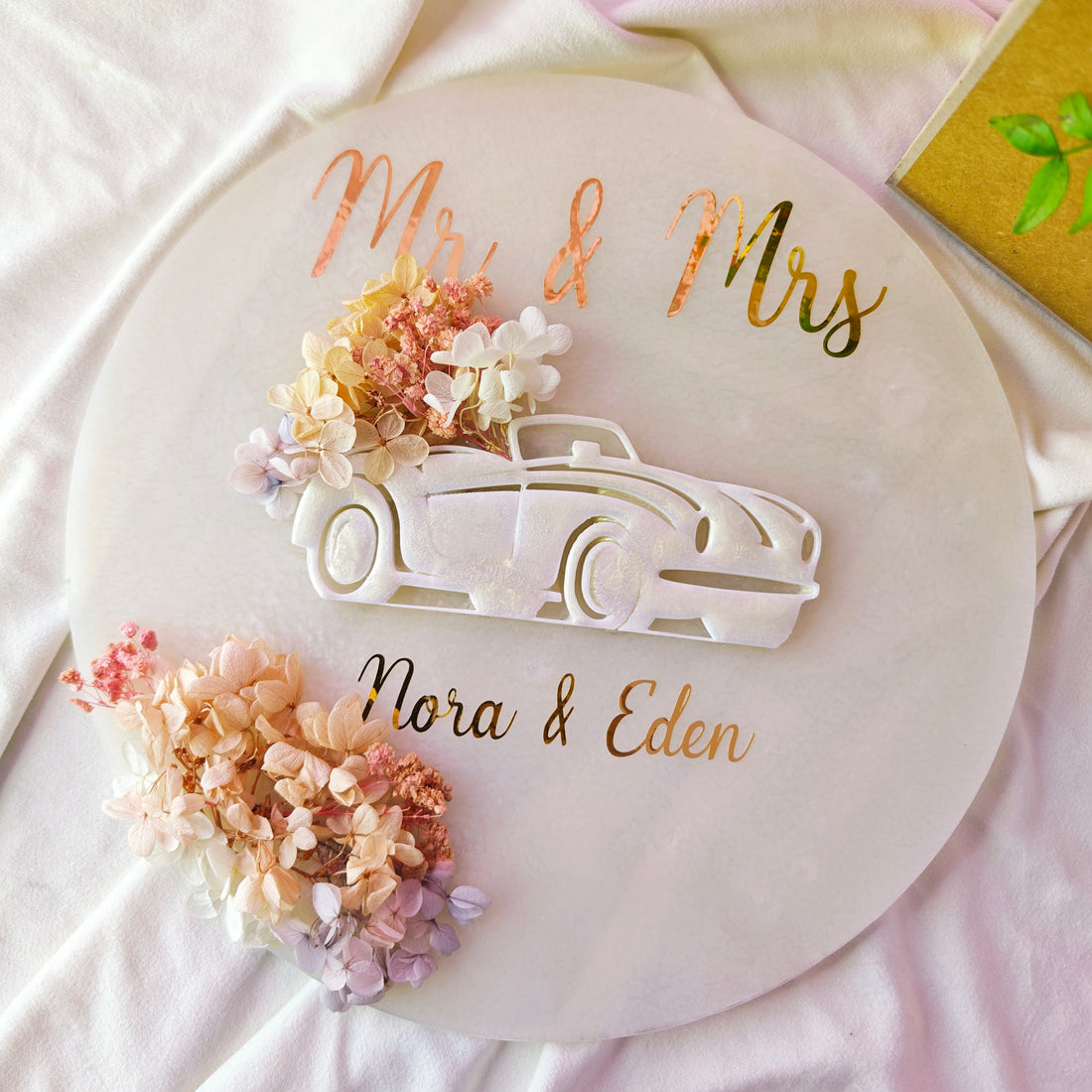Cadre mariage personnalisé avec voiture et fleurs – Souvenir de bouquet