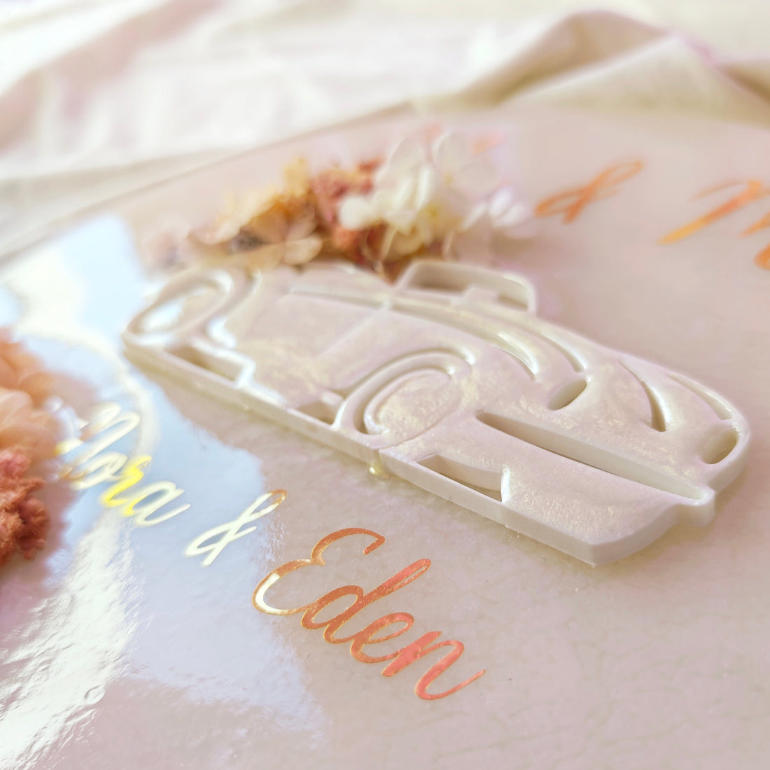 Cadre mariage personnalisé avec voiture et fleurs – Souvenir de bouquet